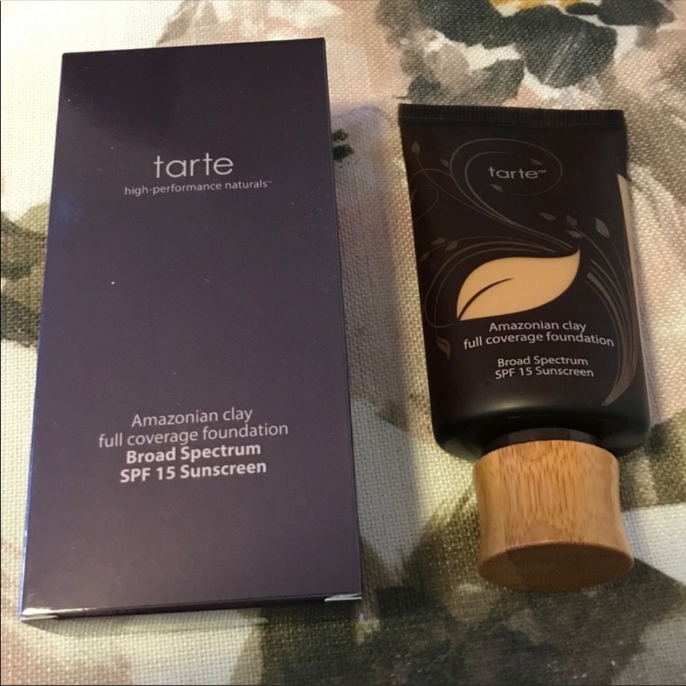 Amazonian clay full coverage foundation SPF 15